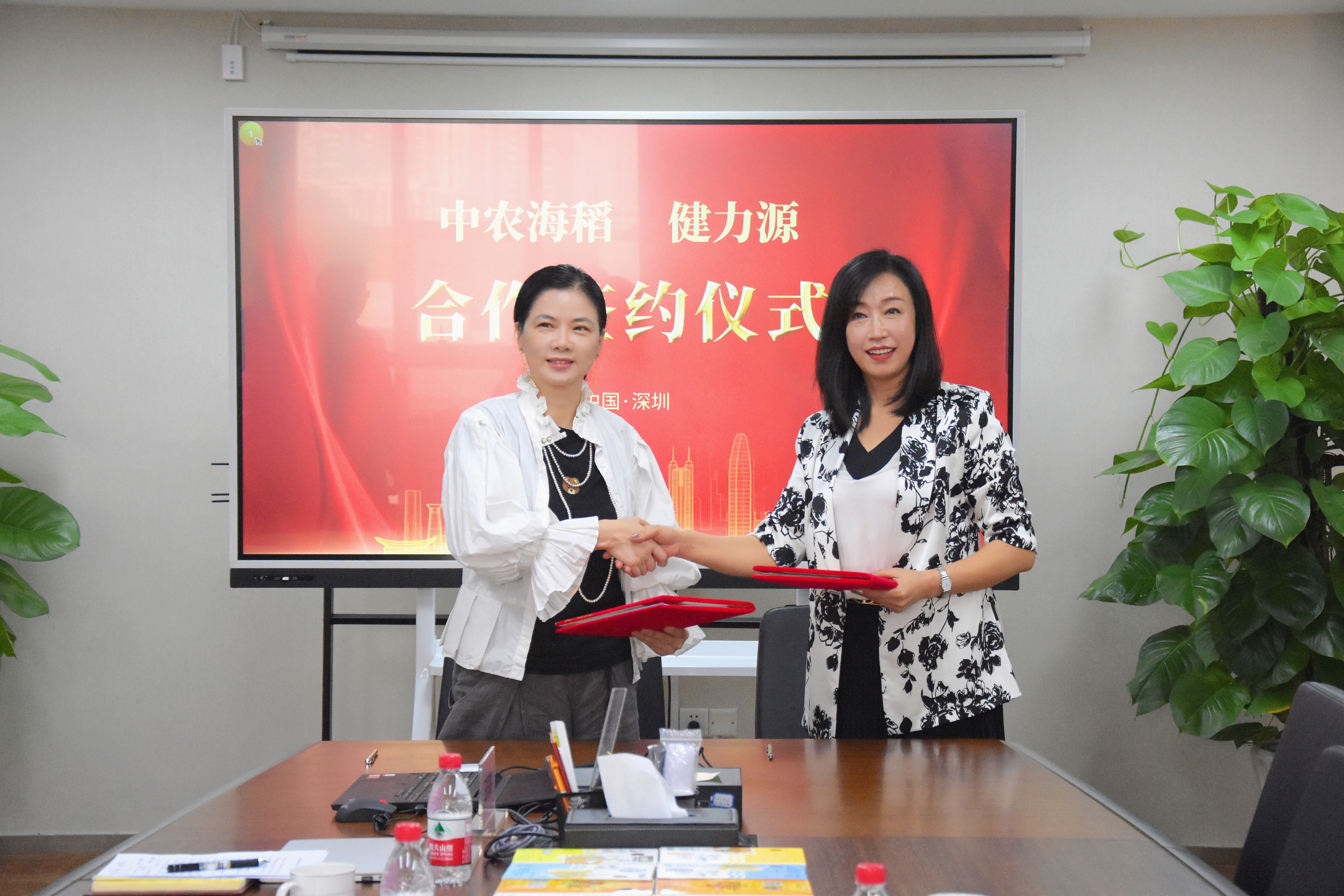 健力源與中農(nóng)海稻強(qiáng)強(qiáng)聯(lián)手，啟動(dòng)團(tuán)餐健康升級(jí)行動(dòng)
